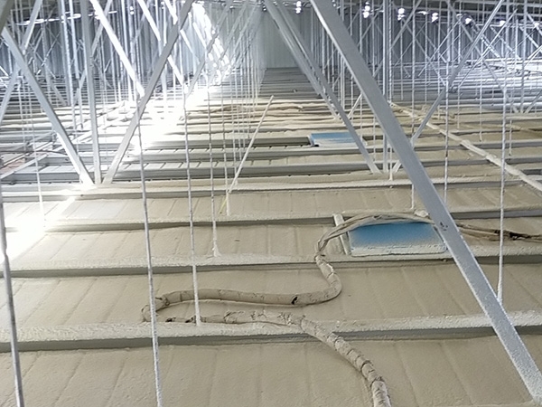 聚氨酯養殖棚保溫噴涂